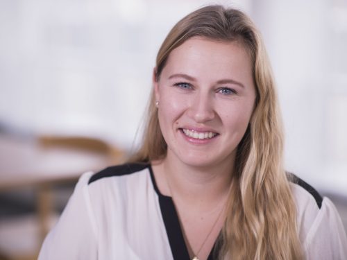 Porträt von Anna-Barbara Hackl