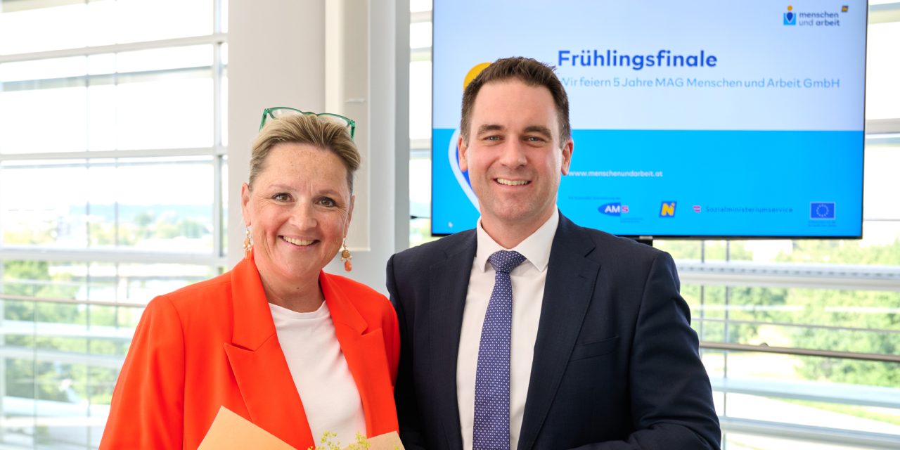 Landesrat Susanne Rosenkranz und Geschäftsführer der MAG Menschen und Arbeit GmbH Robert Lagler bei der Jubiläumsfeier anlässlich 5 Jahre MAG.