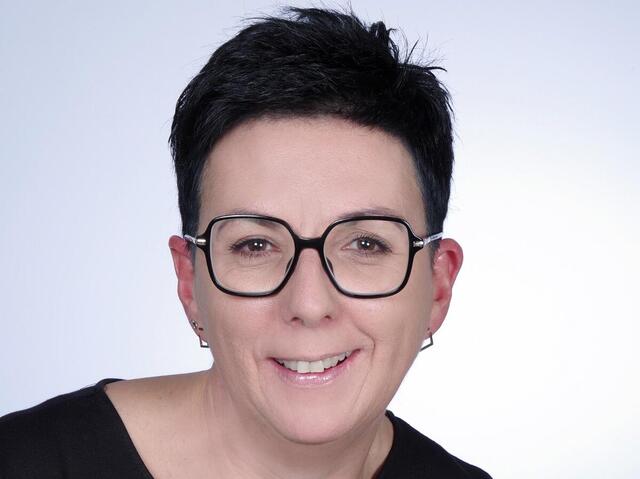 Dame mit Brille